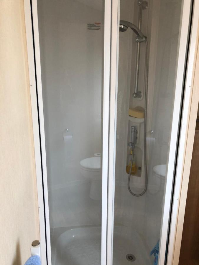 Tref Y Clawdd Apartment Филикстоу Екстериор снимка