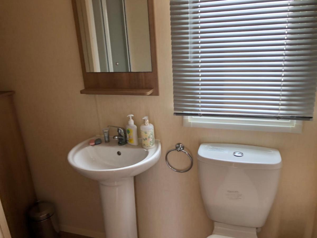 Tref Y Clawdd Apartment Филикстоу Екстериор снимка
