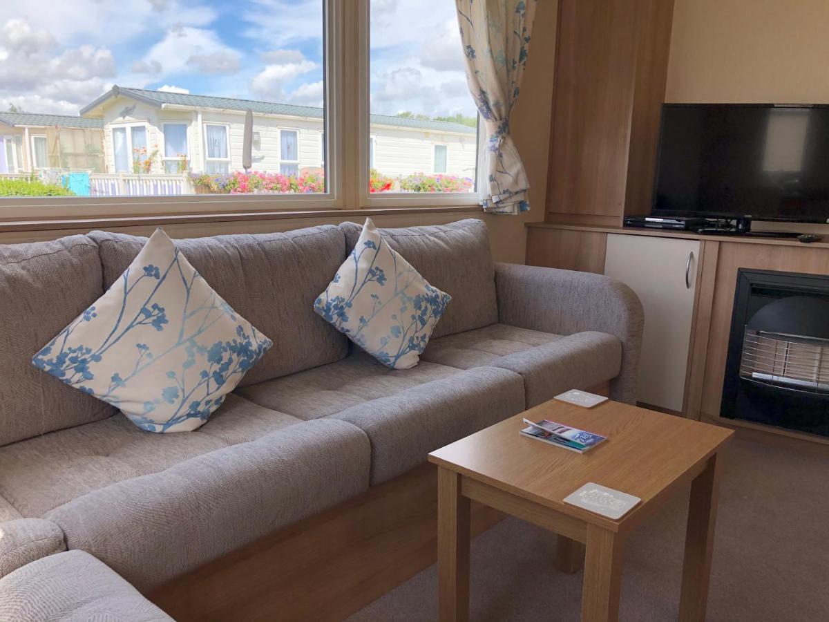 Tref Y Clawdd Apartment Филикстоу Екстериор снимка